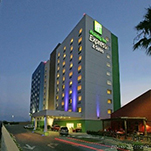 Fachada_del_hotel_Holiday_Inn_Express_&_Suites_Monterrey_Aeropuerto